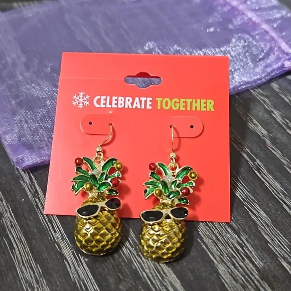 Kim Rogers holiday pineapple earrings - Picture 4 of 4